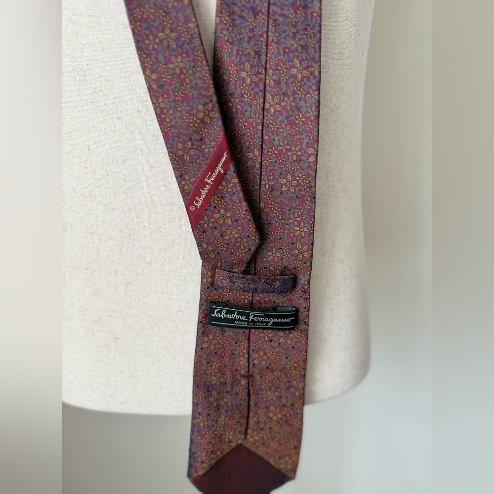 Gucci, Salvatore Ferragamo, Gino Versache, Burberry Men Tie’s Set - Picture 10 of 12